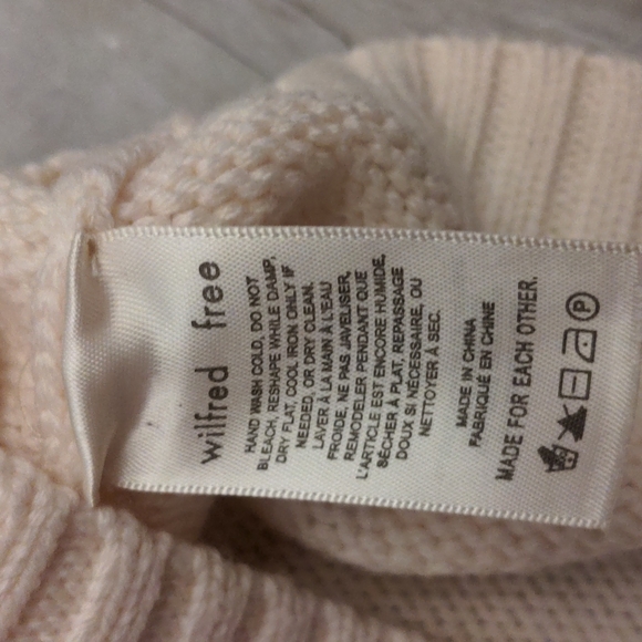 Aritzia Merino wool cropped sweater - Picture 2 of 5